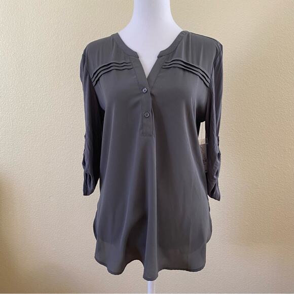 New York & Company Tops - Soho New York & Company Women’s 3/4" Sleeves V-Neck Blouse Gray Size M NWT